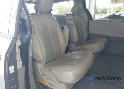 2011 Toyota Sienna Xle V6 z USA, uszkodzony, nr VIN 5TDYK3DC1BS085563